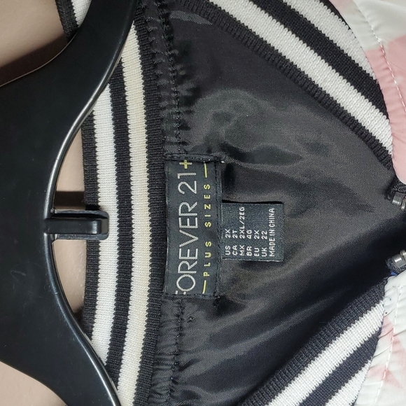 F21 Plus Size Bomber Jacket - Picture 4 of 6